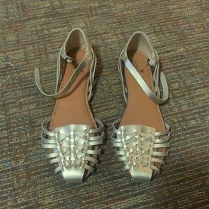 American Eagle Outfitters gold huarache ankle strap sandals size 10